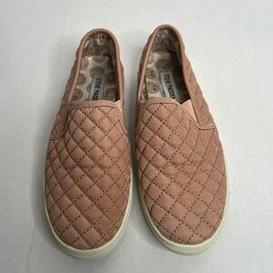 Steve Madden Women’s Quilted Slip-ons Dusty Pink Size 4‎